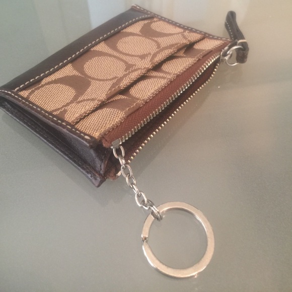COACH single side pocket zip wristlet, w/ keychain - Picture 6 of 6